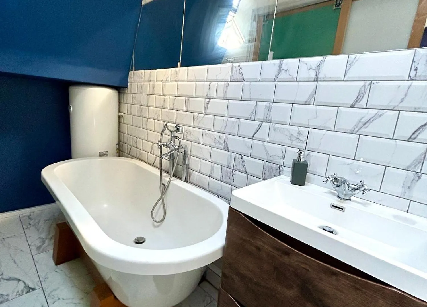 Central Brighton Stylish Studio Apartment
