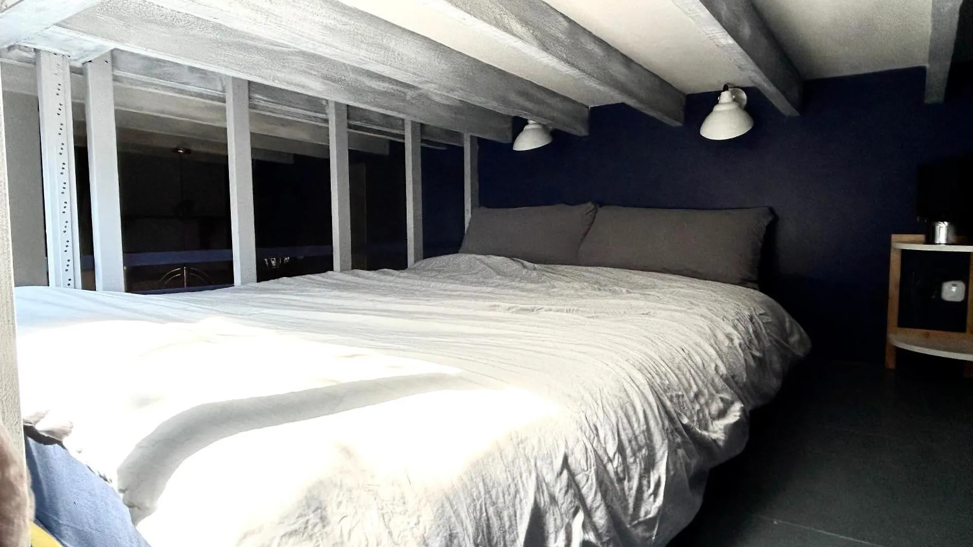 Central Brighton Stylish Studio Apartment