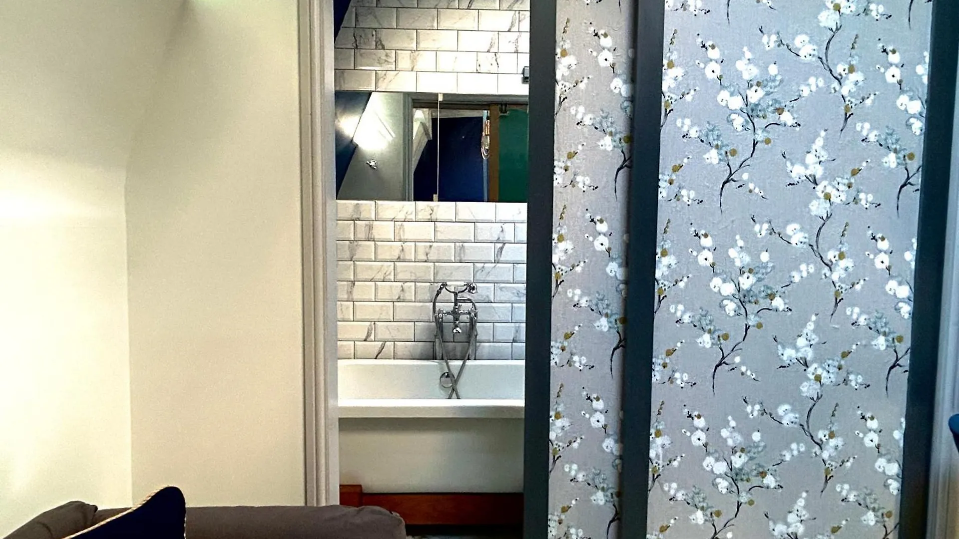 Central Brighton Stylish Studio Apartment